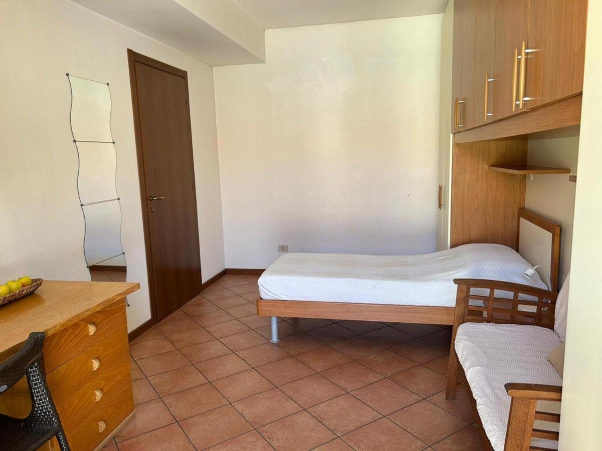 Lecco Only Females Guest House Eksteriør bilde